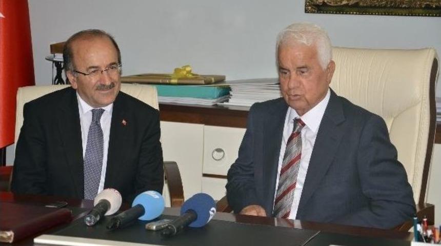 Kktc Cumhurbaşkanı Eroğlu, Trabzon B&uuml;y&uuml;kşehir Belediyesi&rsquo;ni Ziyaret Etti