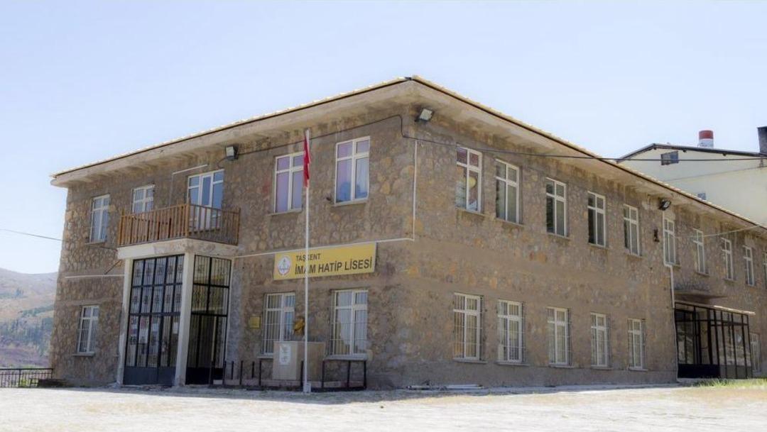 Ahmet Davutoğlu'nun AK Parti Genel Başkan Adayı G&ouml;sterilmesi