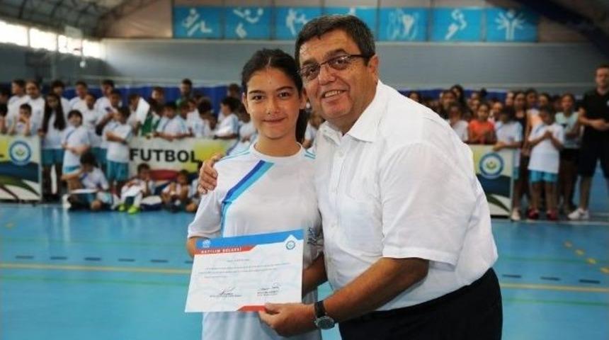 Nil&uuml;fer&rsquo;de Miniklerin Sertifika Heyecanı