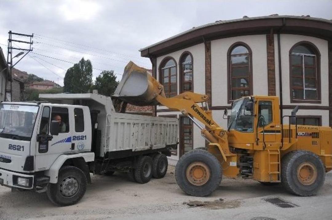 Tekke Mahalle Konağı&rsquo;ndaki &Ccedil;alışmalar S&uuml;r&uuml;yor