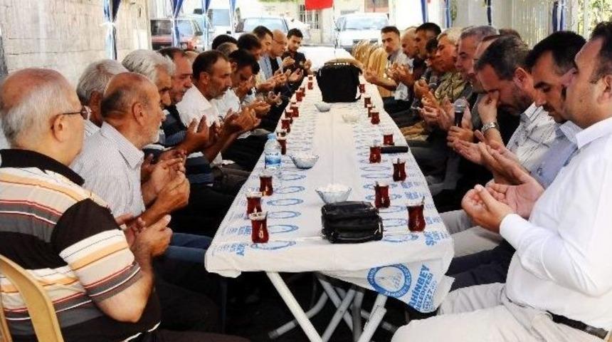 Protokol &Uuml;yelerinden Şehit Evine Taziye Ziyareti