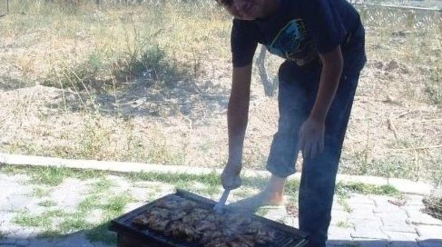 Kur’an Kursu Öğrencilerinin Mangal Keyfi