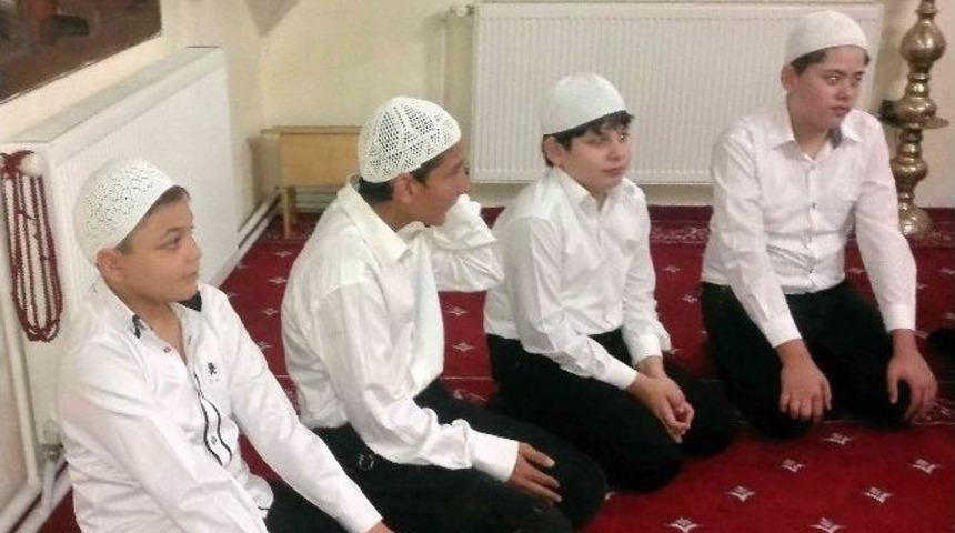 2 Ayda Kur&rsquo;an-ı Kerim&rsquo;i Okumaya &Ouml;ğrendiler