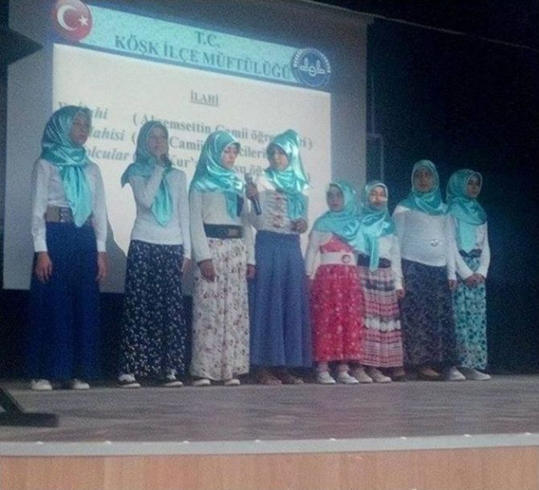 Yaz Kur&rsquo;an Kursunu Tamamlayan &Ouml;ğrenciler &Ouml;ğrendiklerini Sergiledi