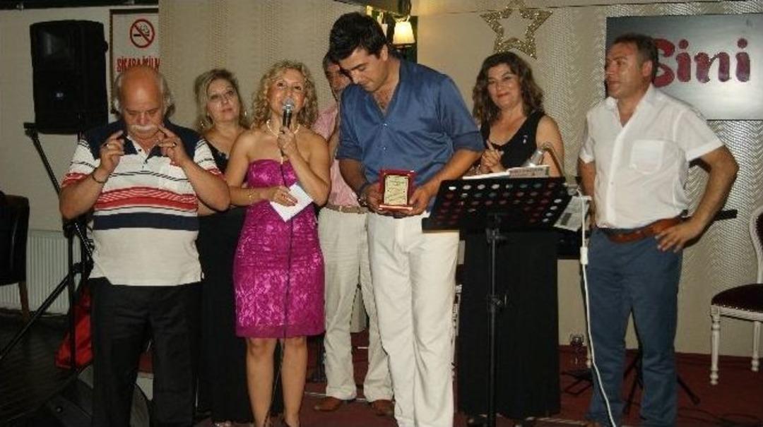 6 &Uuml;lkeden 200 Şair Arasında Birinci Polis Memuru Oldu