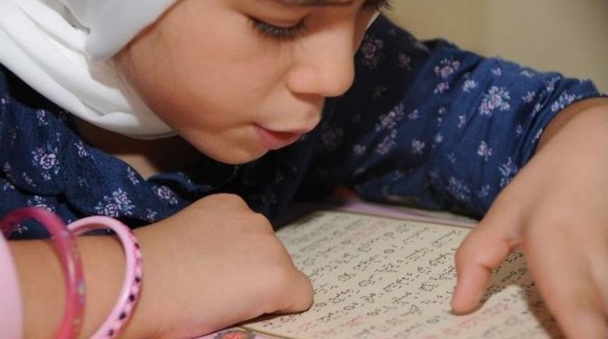 Okuma Yazma &Ouml;ğrenmeden Kur&rsquo;an-ı Kerim &Ouml;ğrendi