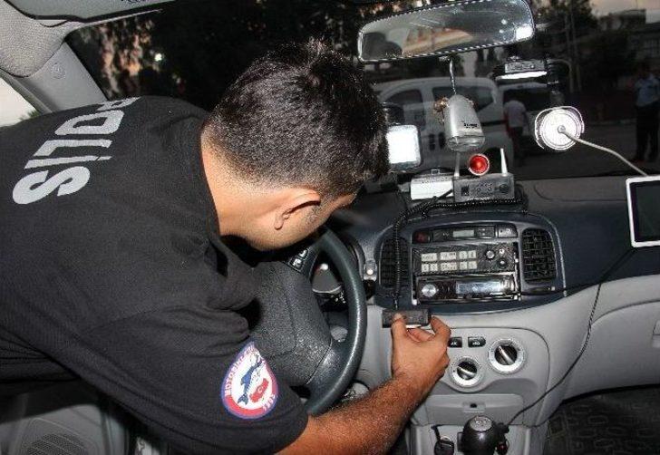 Adana’da Sahte Radar Aracı Ele Geçirildi G1