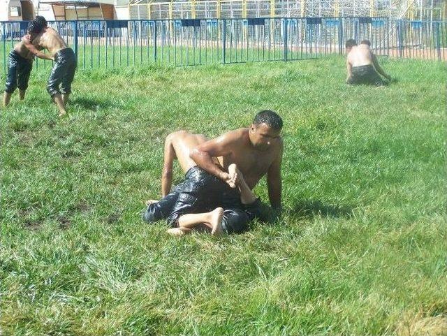 Güreşçiler Altın Kiraz Yayla Güreşleri’ne Hazırlanıyor 1