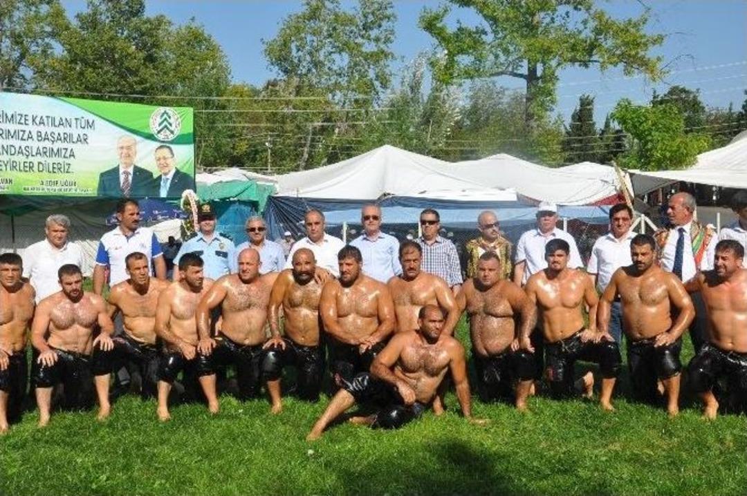 Dursunbey Yağlı G&uuml;reşleri Başpehlivanı Recep Kara Oldu