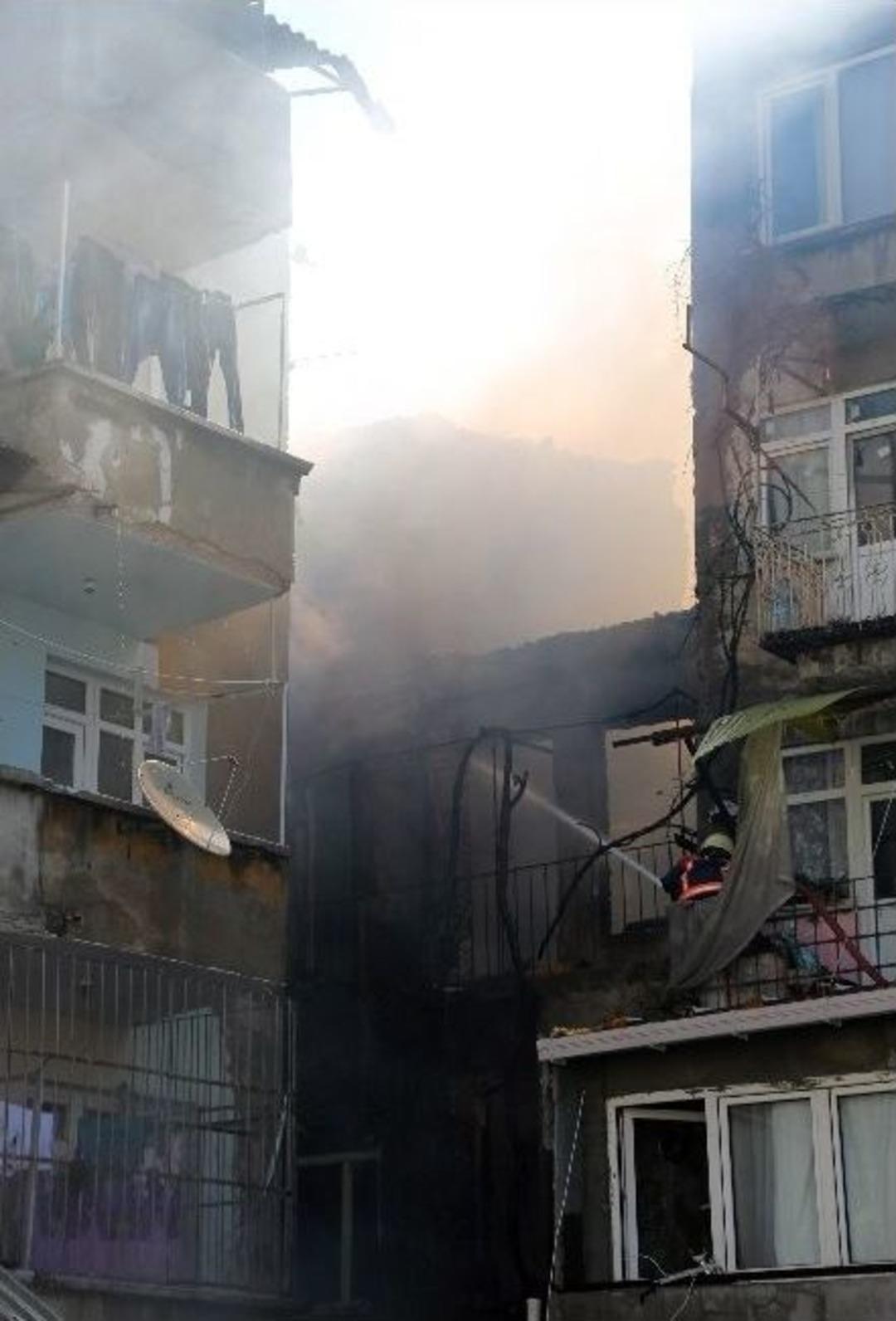 Fatih&rsquo;te Yangın Paniği