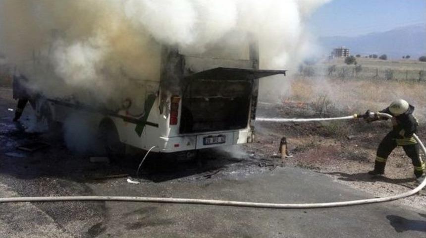 Midib&uuml;s Hareket Halindeyken Alev Aldı