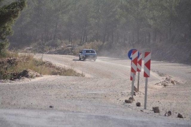 Yatağan-kavaklıdere Karayolu Sürücüleri Canından Bezdirdi