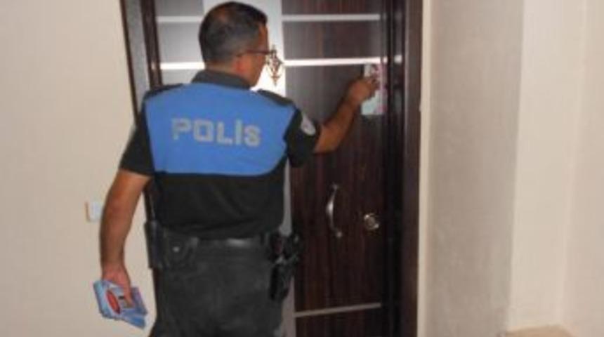 Polisten Hırsızlık Olaylarına Karşı Broş&uuml;rl&uuml; Uyarı