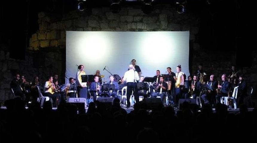 Tarihi Bando İlk Konserinde Sakin Şehri İnletti
