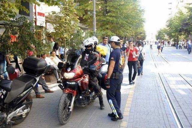 Polisten Motosiklet Sürücülerine Denetim