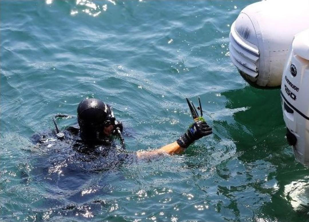 Denizdeki Aramalarda 4 Bı&ccedil;ak Ve 2 Tornavida Bulundu