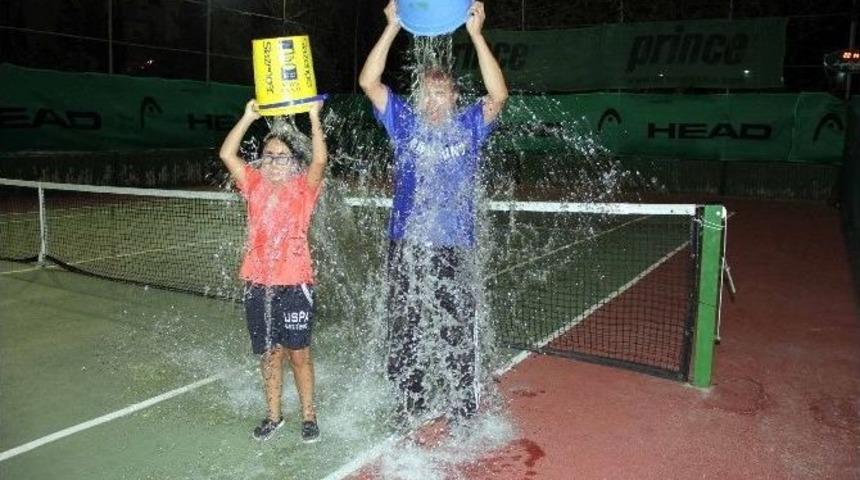 Tenis Kortunda Als Kampanyası