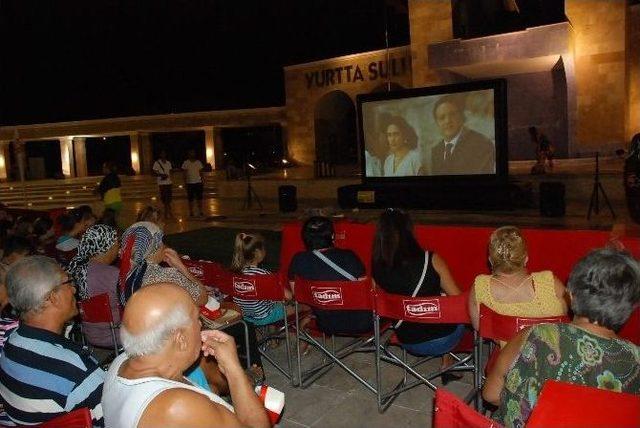 Didim Kent Meydanı’nda Sinema Keyfi