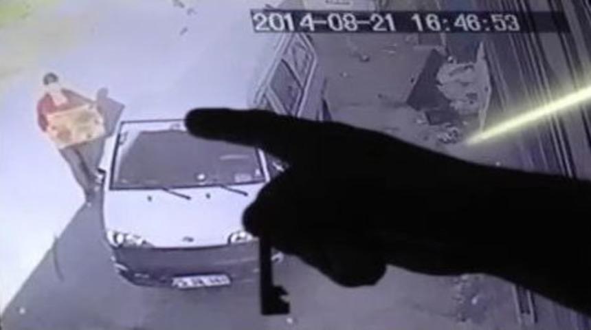 &Ccedil;aldığı Kasayı A&ccedil;tırmak İ&ccedil;in D&uuml;kkan D&uuml;kkan Dolaştı