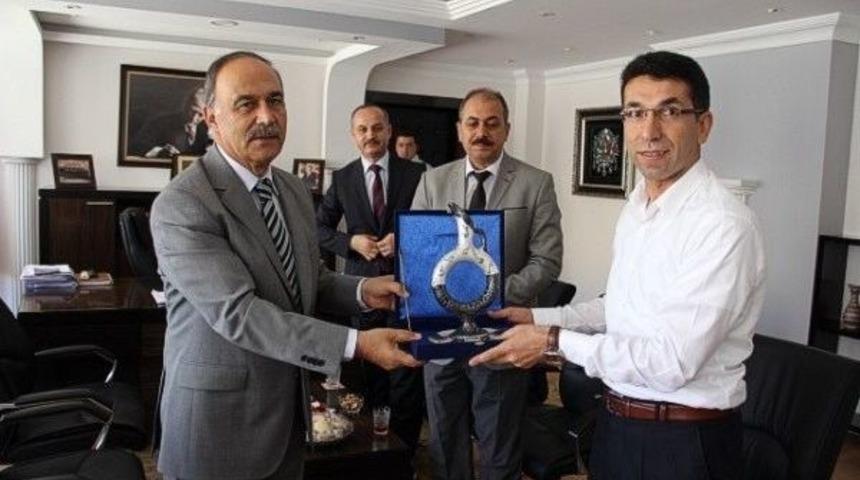 Rekt&ouml;r Cemil &Ccedil;elik&rsquo;ten, Kaymakam B&uuml;nyamin Kuş&rsquo;a Ziyaret