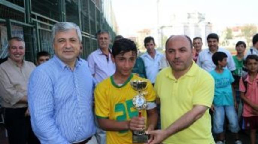 Yalova&rsquo;da Kuran Kursu &Ouml;ğrencileri H&uuml;nerlerini Yeşil Sahada Sergiledi