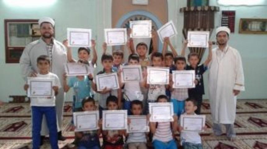 Yaz Kur&rsquo;an Kursunda Başarılı Olan &Ouml;ğrencilere Takdir Verildi