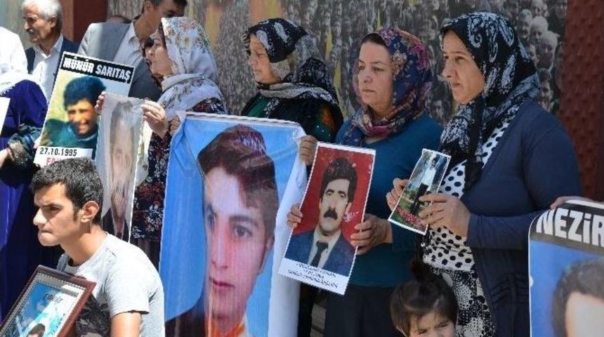 Kayıp Yakınlarının Adalet İstemi S&uuml;r&uuml;yor