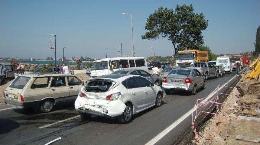 Zincirleme Kaza Trafiği Fel&ccedil; Etti