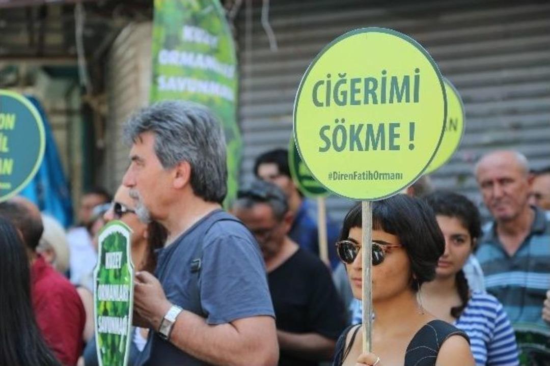 &Ccedil;evrecilerden &lsquo;fatih Ormanı&rsquo; Eylemi