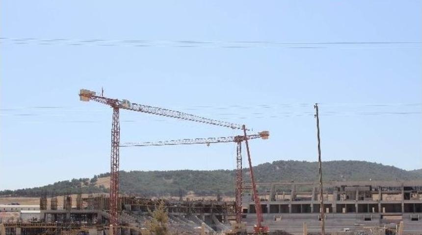 Gaziantep Arena Stadyumunun İnşaatı Hızla Y&uuml;kseliyor