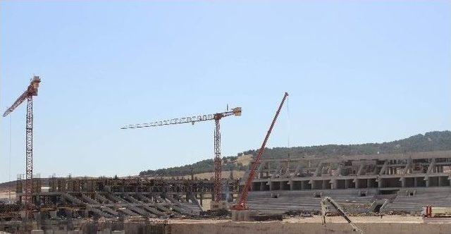 Gaziantep Arena Stadyumunun İnşaatı Hızla Yükseliyor