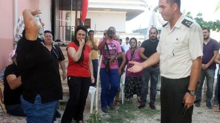 Son Yolculuğuna Davul Zurnayla Uğurlanan Deniz&rsquo;in Annesine Asker K&uuml;nyesi Verildi