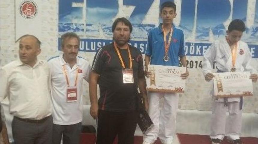 Şahinbey Belediye Karete Takımı İki Madalya İle D&ouml;nd&uuml;