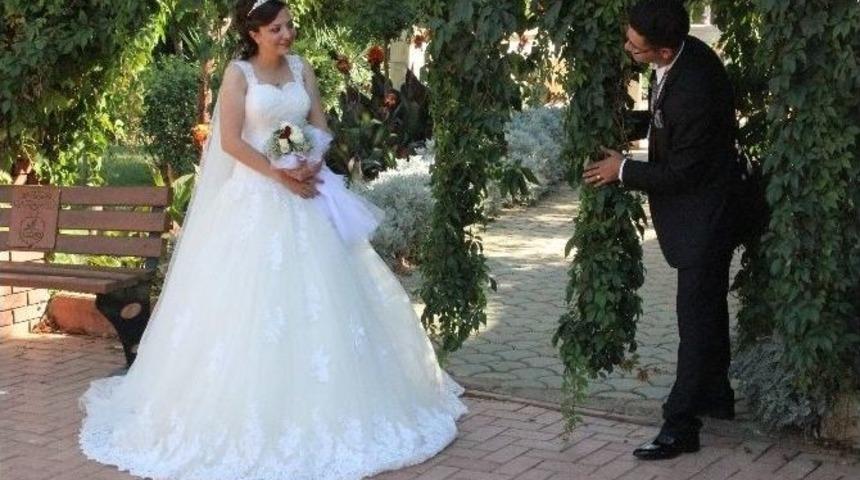 Botanik Bah&ccedil;esi, Evlenecek &Ccedil;iftlerin Fotoğraf St&uuml;dyosu Haline Geldi