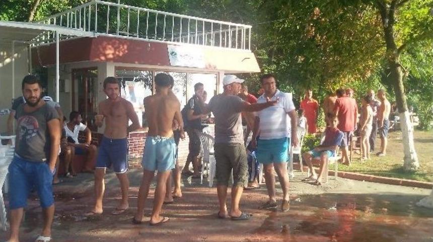 Plajda Kadınların Fotoğrafını &Ccedil;ekerken Lin&ccedil; Ediliyordu