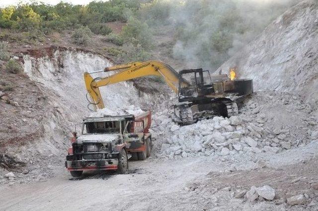 Ak Parti Tunceli İl Başkanı’nın Araçları Yakıldı