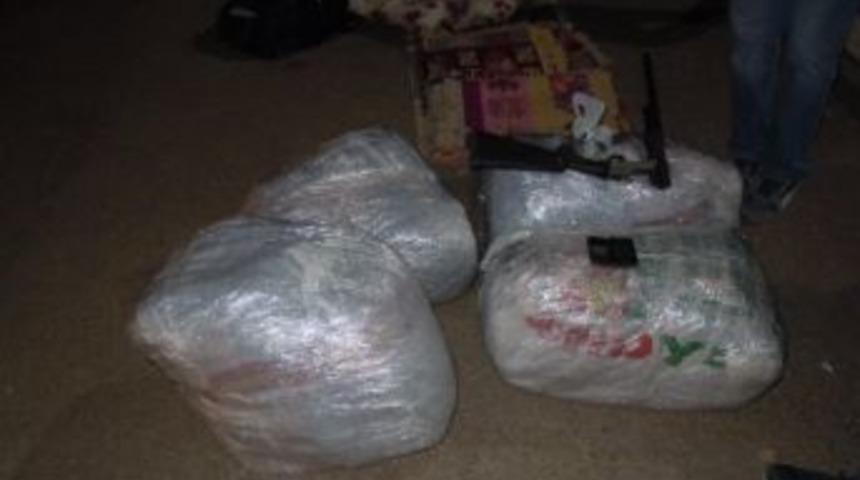 Uşak Polisi 52 Kilo 100 Gram Esrar Yakaladı