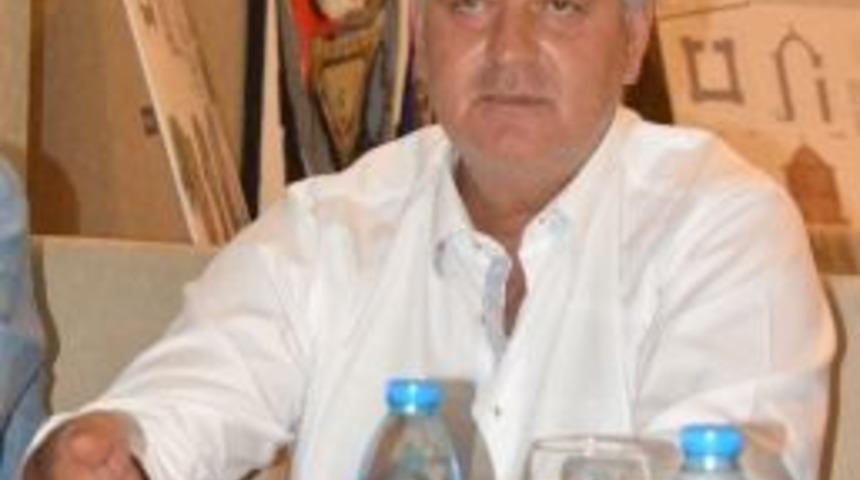 &Ccedil;eşme Belediyesi Okullara Yardımı Kesti