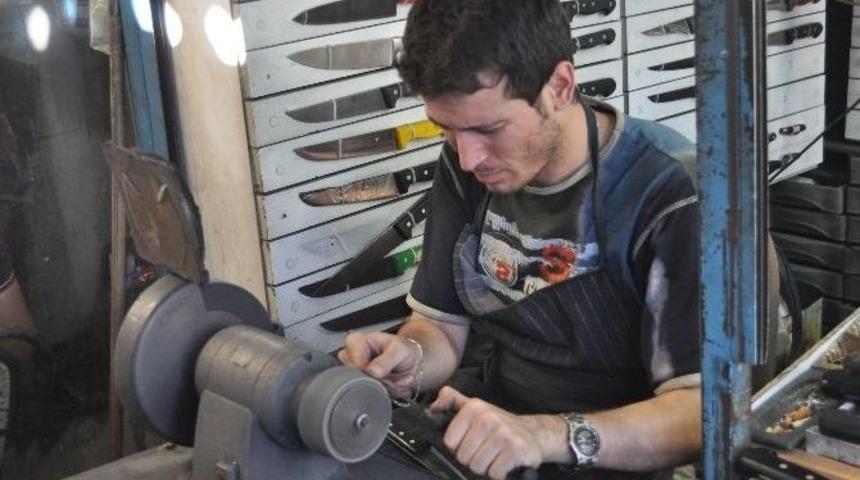 Bayram Yaklaşıyor Bı&ccedil;aklar Bileniyor