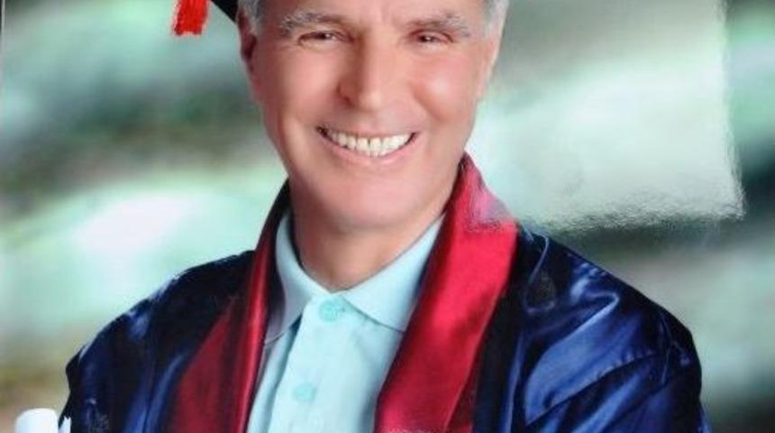 70 Yaşında &Uuml;niversiteden Mezun Oldu