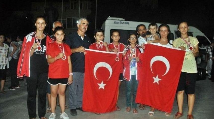 Demreli Sporculardan Kick Boksta B&uuml;y&uuml;k Başarı