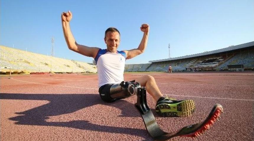 R&uuml;zgara Protez Bacaklarıyla Meydan Okuyor