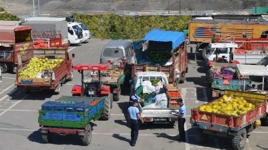 Ke&ccedil;i&ouml;ren Zabıtası Seyyar Satıcılara G&ouml;z A&ccedil;tırmıyor