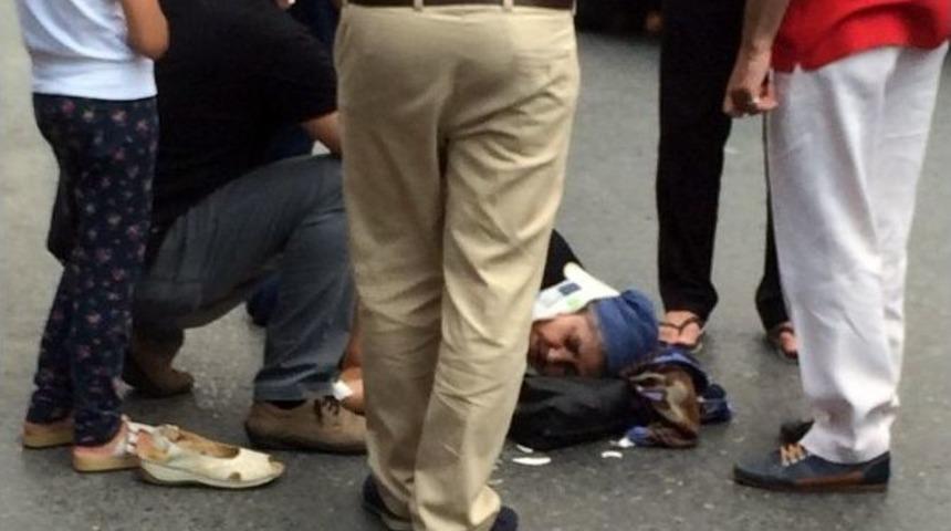 (&ouml;zel Haber) Torunuyla Gezmeye &Ccedil;ıkan Yaşlı Kadına Motosiklet &Ccedil;arptı