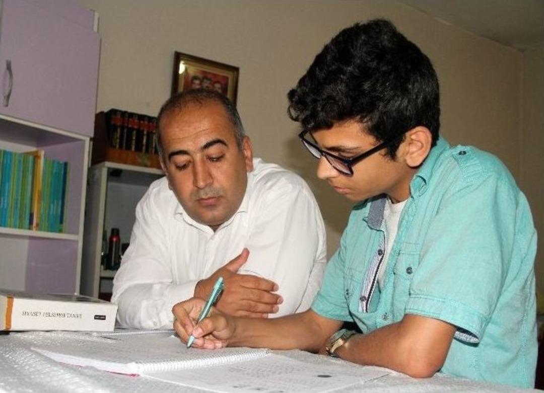 (&ouml;zel Haber) &Ccedil;ocuklarına Ders &Ccedil;alıştırırken 3 &Uuml;niversite Bitirip Avukat Oldu