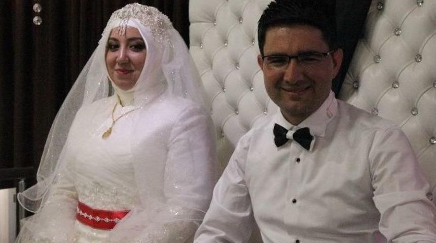 Kırşehir&rsquo;de Damat &Ccedil;aldı S&ouml;yledi Gelin Oynadı