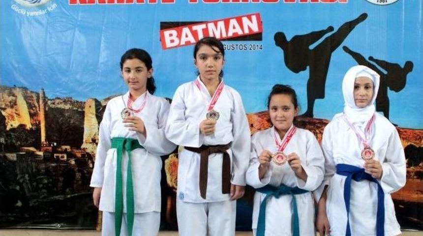 Doğu Ve G&uuml;neydoğu&rsquo;nun Yıldız G&uuml;reşcileri Tatamiye İndi