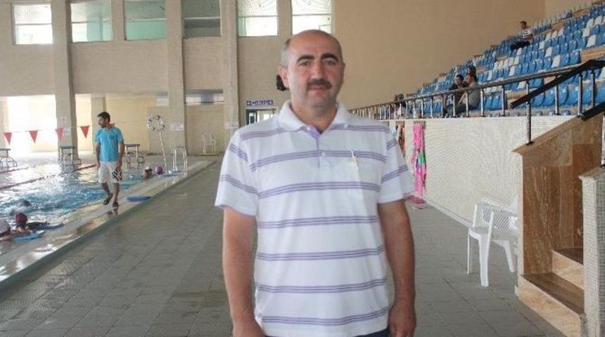 Elazığ&rsquo;da Sıcaktan Bunalan Vatandaşlar Y&uuml;zme Havuzlarına Akın Ediyor