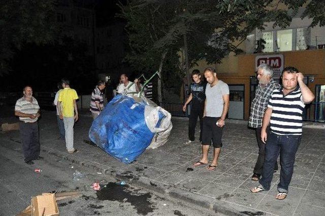 Otomobilin Çarptığı Yaralı Şahıs Gözyaşları İçinde Topladığı Kartonları Bırakmak İstemedi