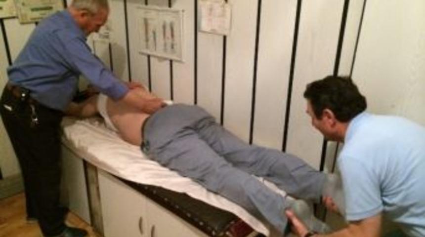 81 Yaşındaki Mas&ouml;r G&uuml;nde 80 Kişiye Şifa Dağıtıyor